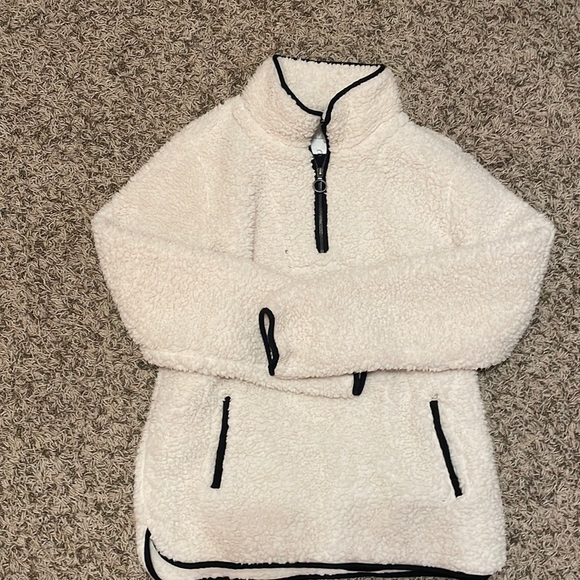 fuzzy sherpa half zip up, size medium but is oversized - Picture 1 of 3